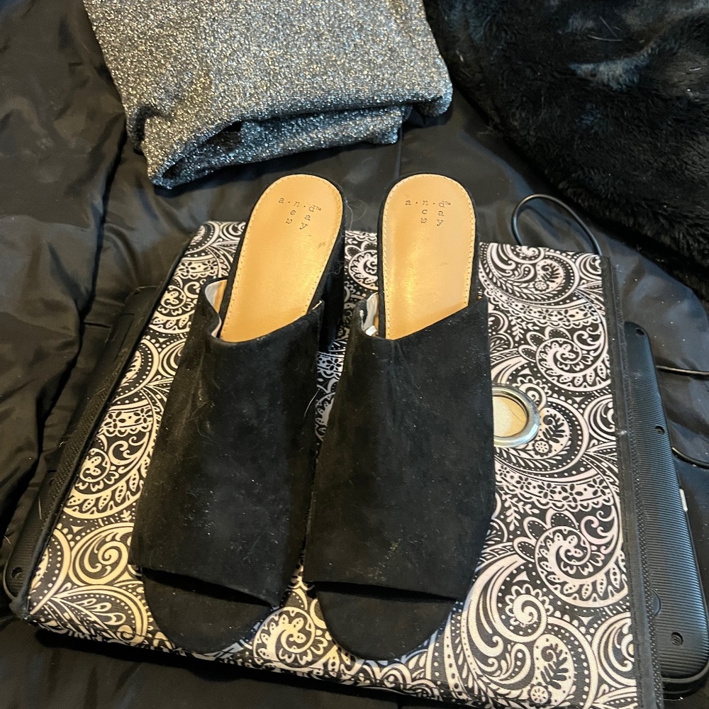 Black chunk heel wedge